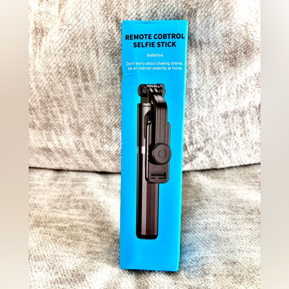 Remote controls selfie stick